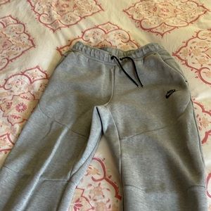Nike tech jogger size small